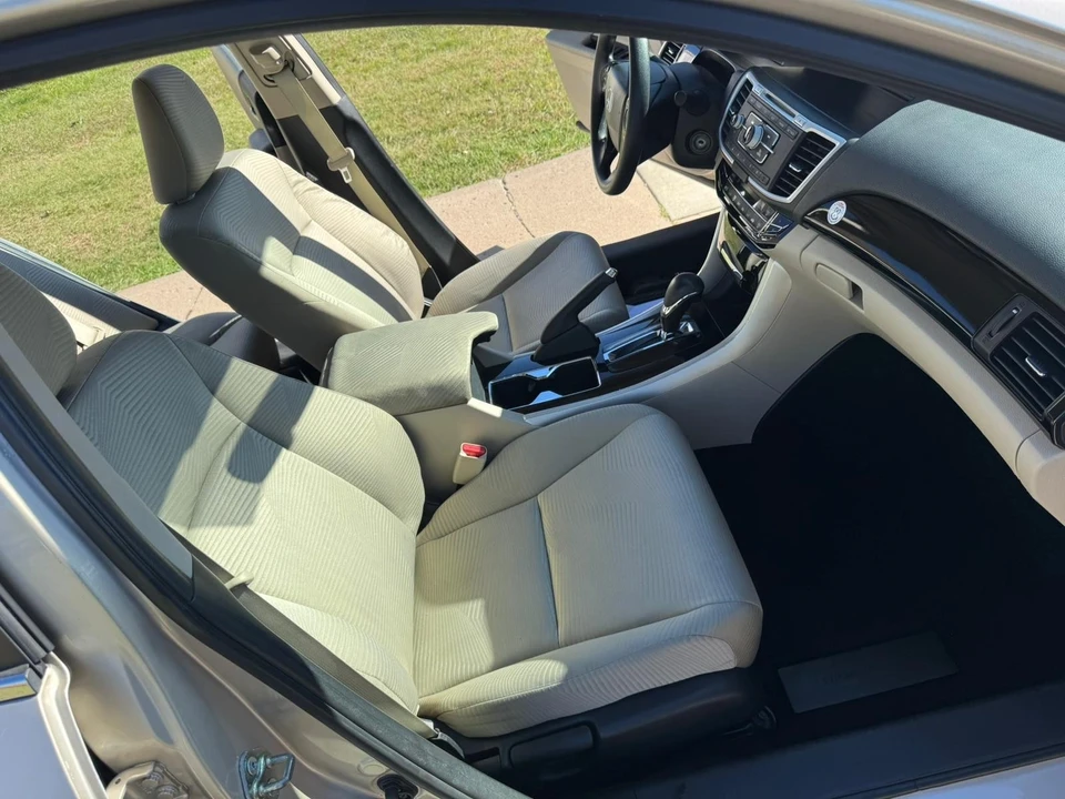 2017 Honda Accord 9th Gen - Image 12 of 21