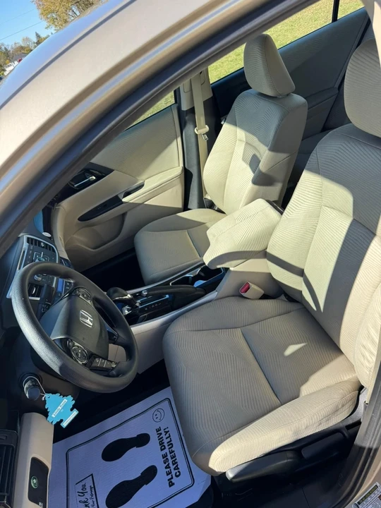 2017 Honda Accord 9th Gen - Image 9 of 21