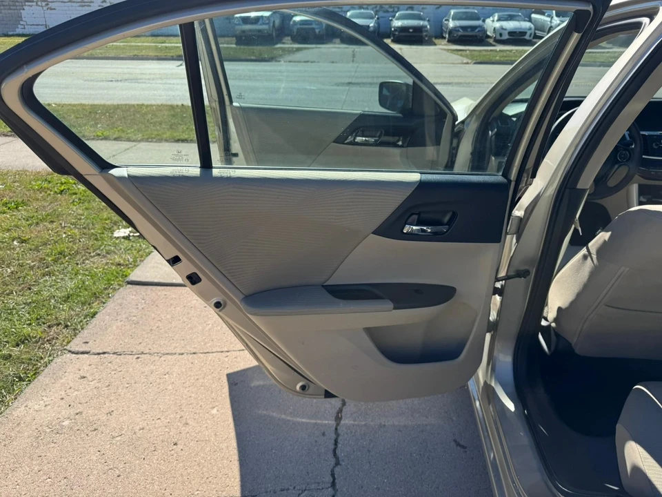 2017 Honda Accord 9th Gen - Image 19 of 21