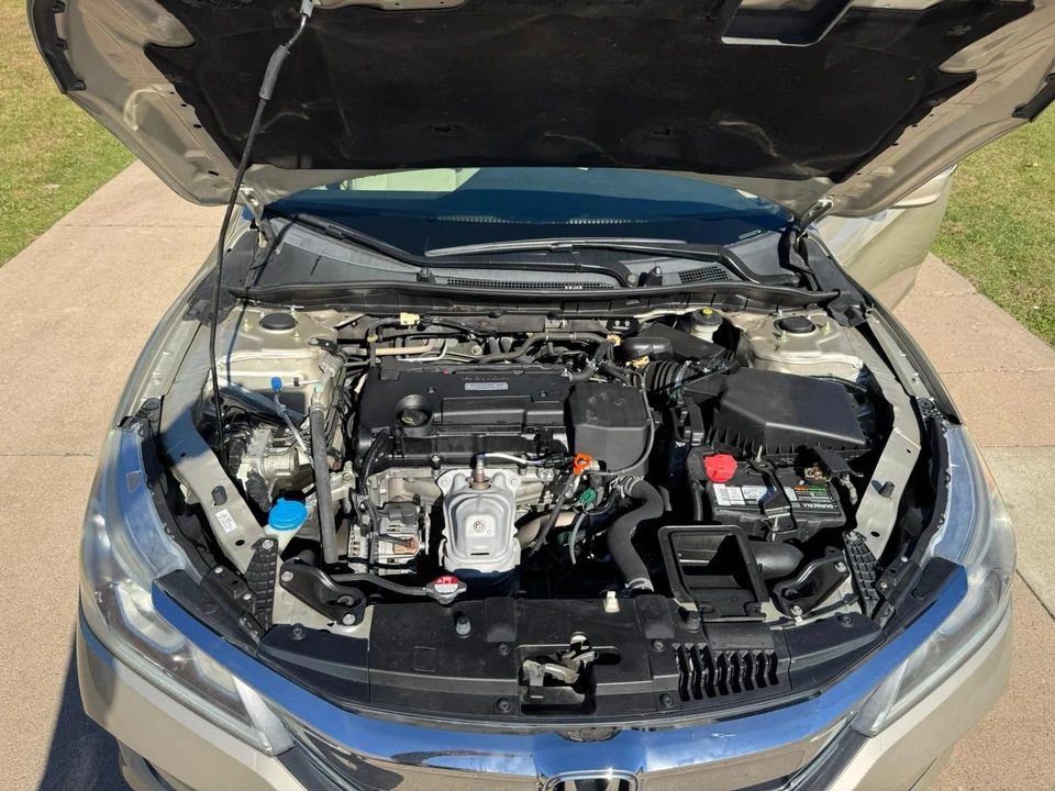 2017 Honda Accord 9th Gen - Image 17 of 21