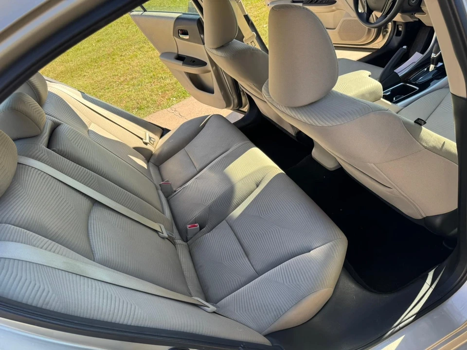 2017 Honda Accord 9th Gen - Image 14 of 21