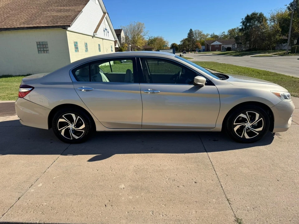 2017 Honda Accord 9th Gen - Image 4 of 21