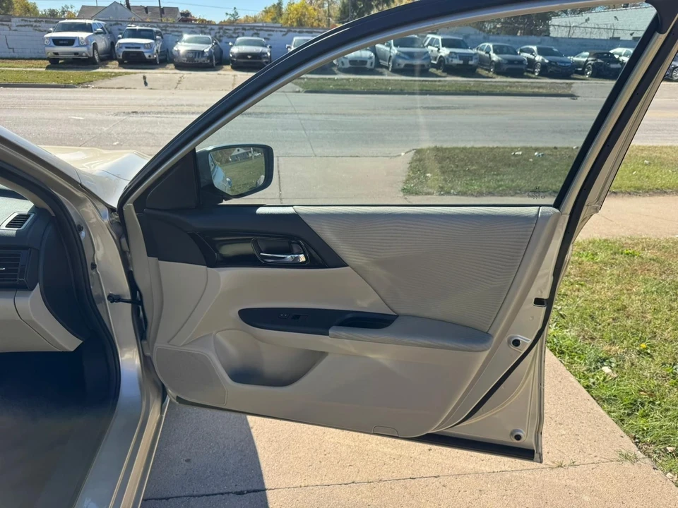 2017 Honda Accord 9th Gen - Image 13 of 21