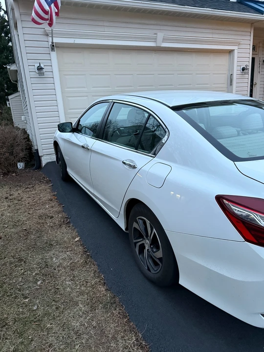 2017 Honda Accord 9th Gen - Image 5 of 6