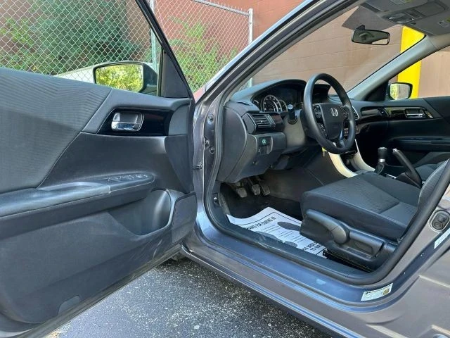 2017 Honda Accord 9th Gen - Image 9 of 21