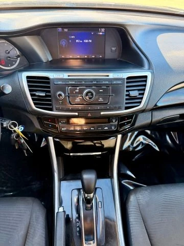 2017 Honda Accord 9th Gen - Image 14 of 17
