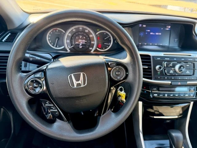 2017 Honda Accord 9th Gen - Image 13 of 17