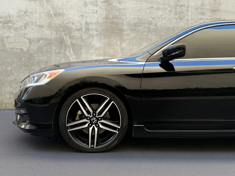 2017 Honda Accord 9th Gen - Image 7 of 21