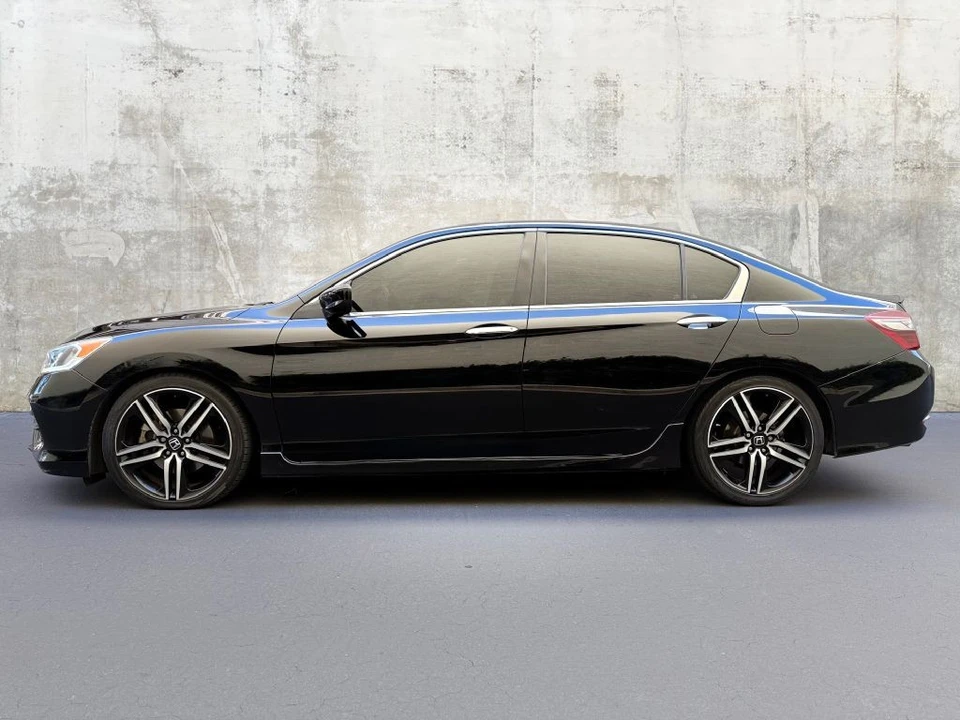 2017 Honda Accord 9th Gen - Image 5 of 21
