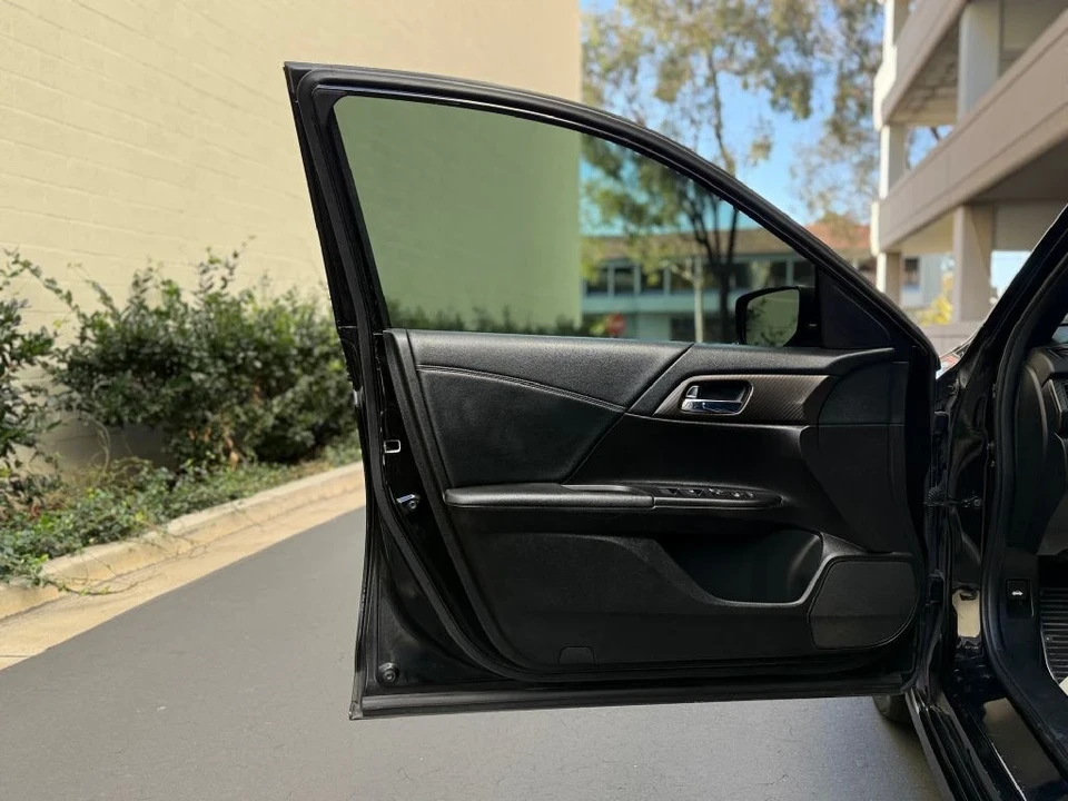 2017 Honda Accord 9th Gen - Image 14 of 21