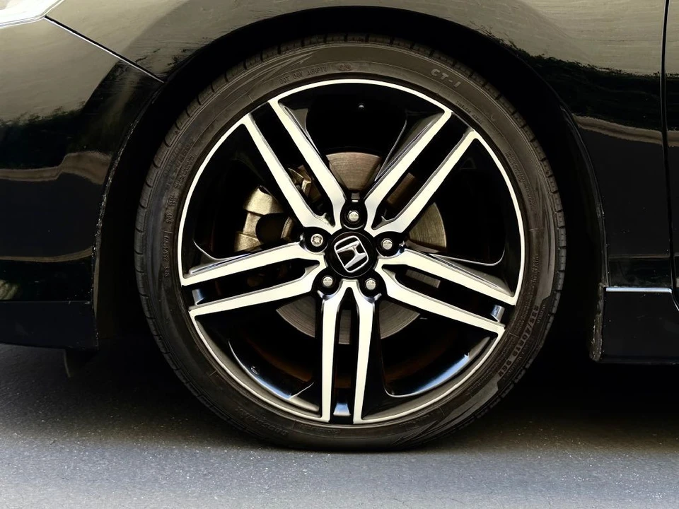 2017 Honda Accord 9th Gen - Image 9 of 21