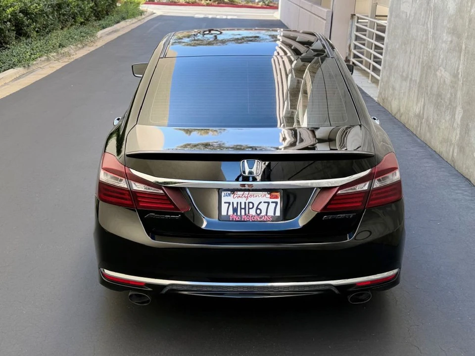 2017 Honda Accord 9th Gen - Image 11 of 21
