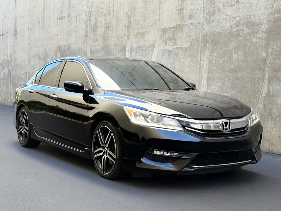 2017 Honda Accord 9th Gen - Image 4 of 21