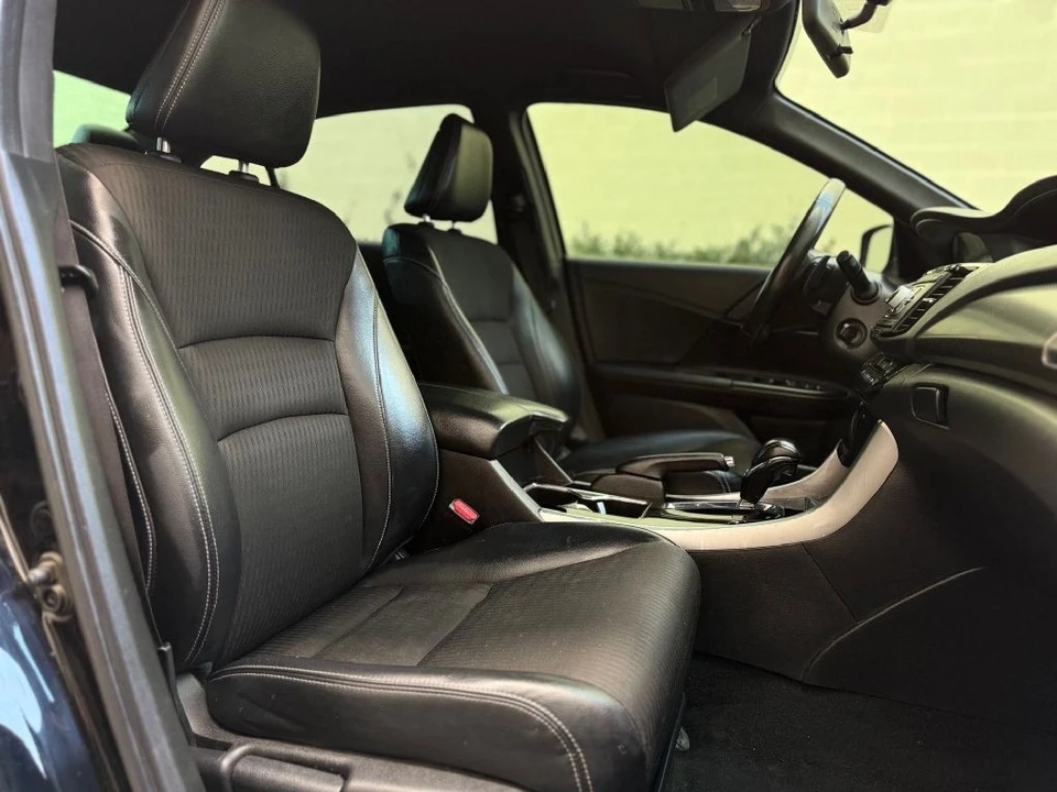 2017 Honda Accord 9th Gen - Image 19 of 21