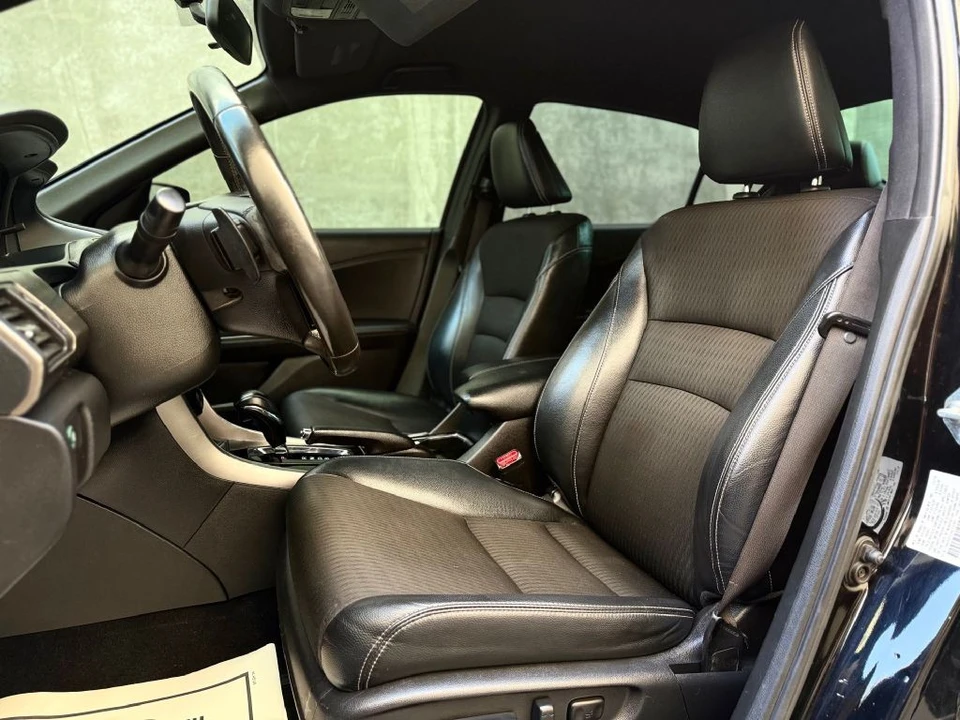 2017 Honda Accord 9th Gen - Image 16 of 21
