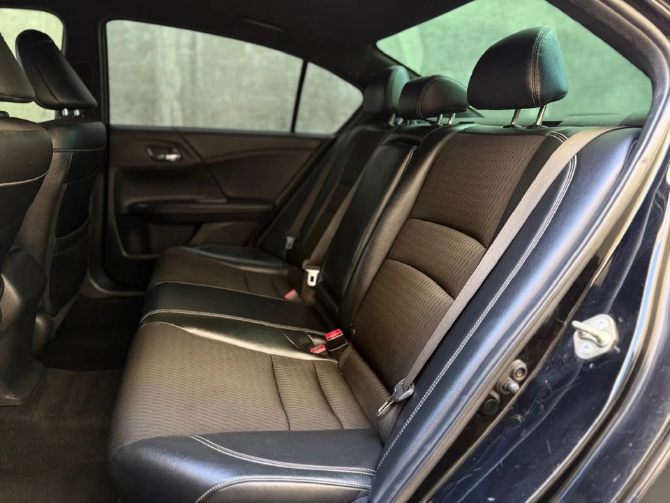 2017 Honda Accord 9th Gen - Image 18 of 21