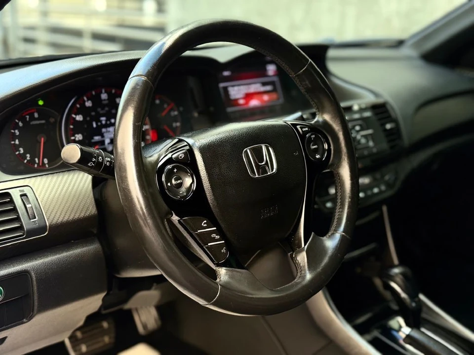 2017 Honda Accord 9th Gen - Image 15 of 21