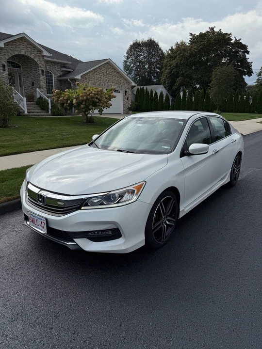 2017 Honda Accord 9th Gen - Image 3 of 17