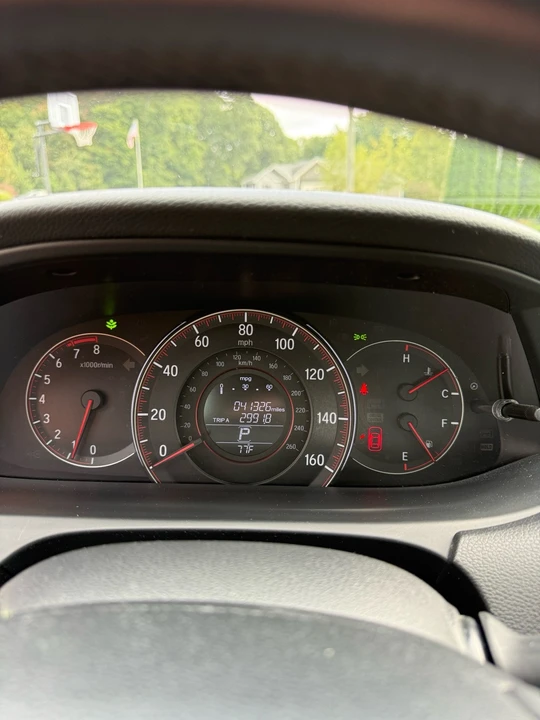 2017 Honda Accord 9th Gen - Image 15 of 17