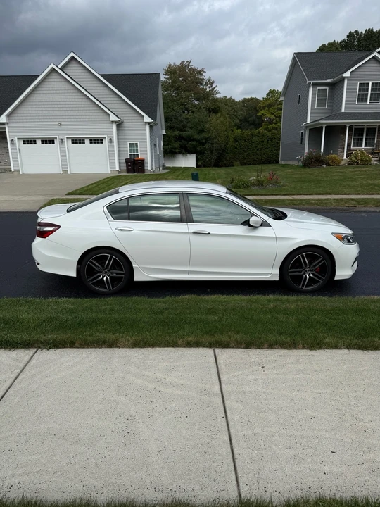 2017 Honda Accord 9th Gen - Image 8 of 17
