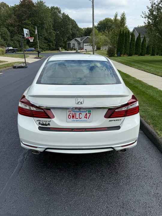 2017 Honda Accord 9th Gen - Image 6 of 17