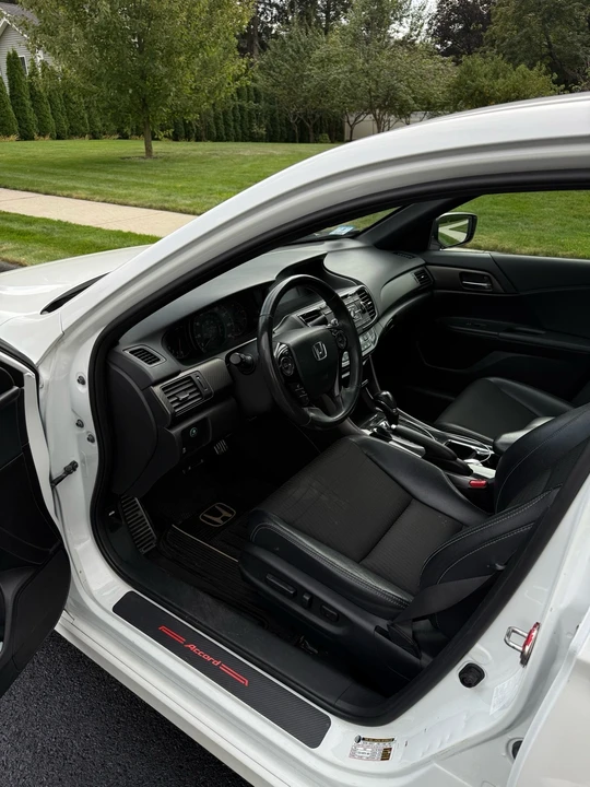 2017 Honda Accord 9th Gen - Image 12 of 17