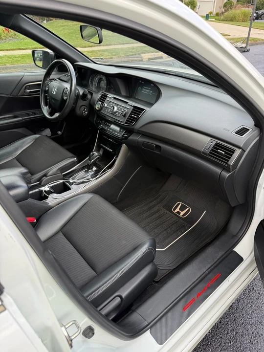 2017 Honda Accord 9th Gen - Image 17 of 17