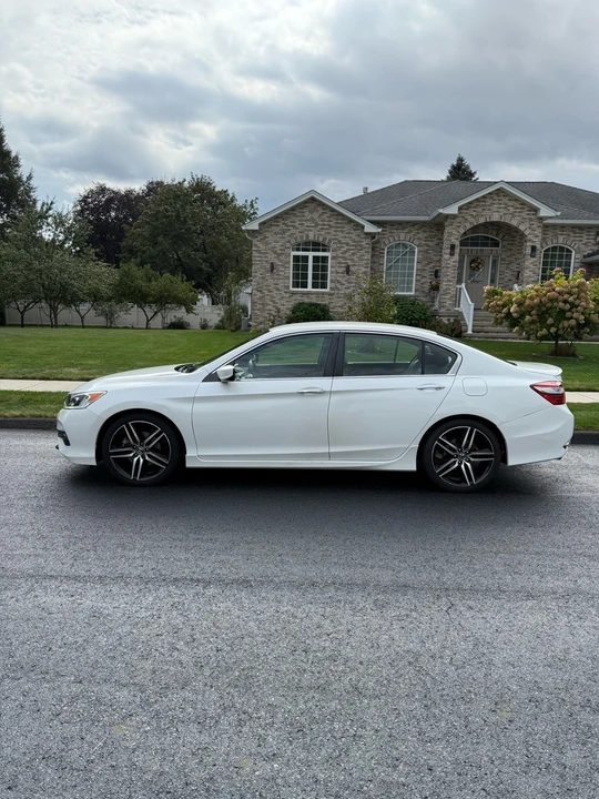 2017 Honda Accord 9th Gen - Image 4 of 17
