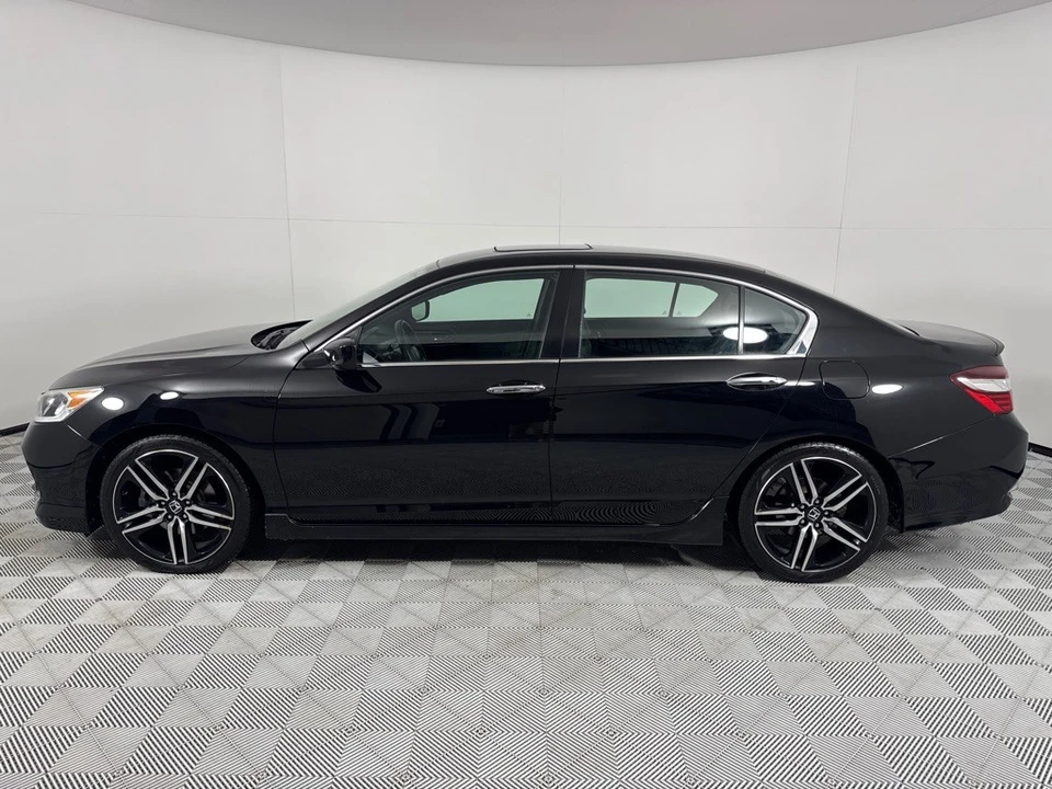 2017 Honda Accord 9th Gen - Image 8 of 12