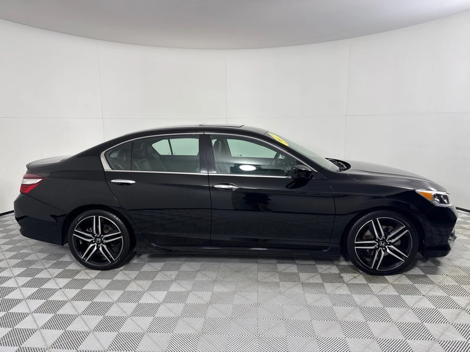 2017 Honda Accord 9th Gen - Image 4 of 12