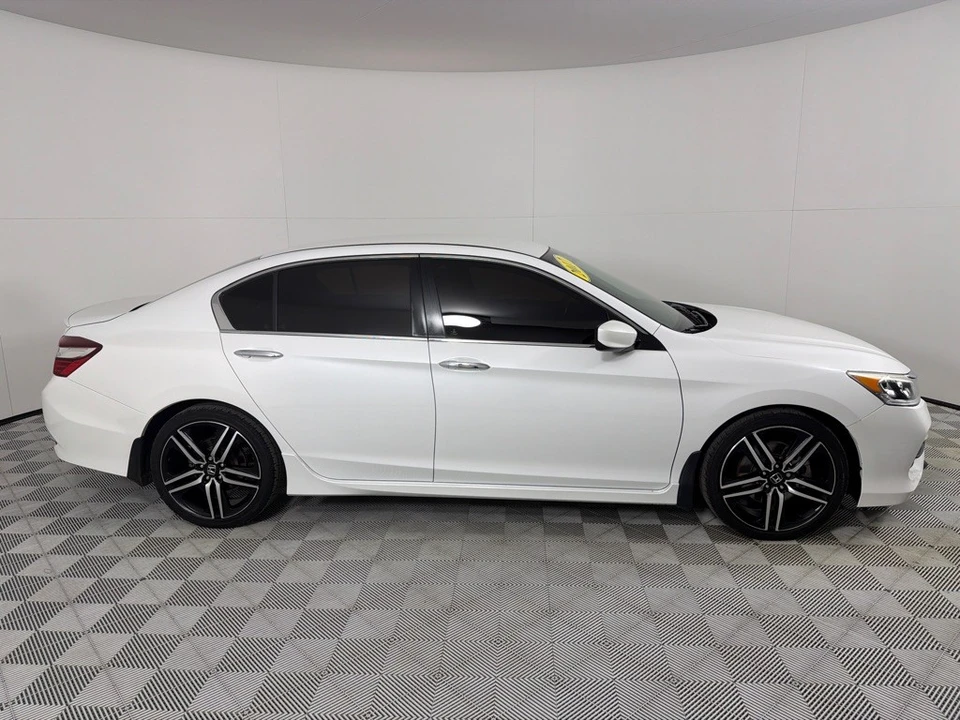 2017 Honda Accord 9th Gen - Image 4 of 12