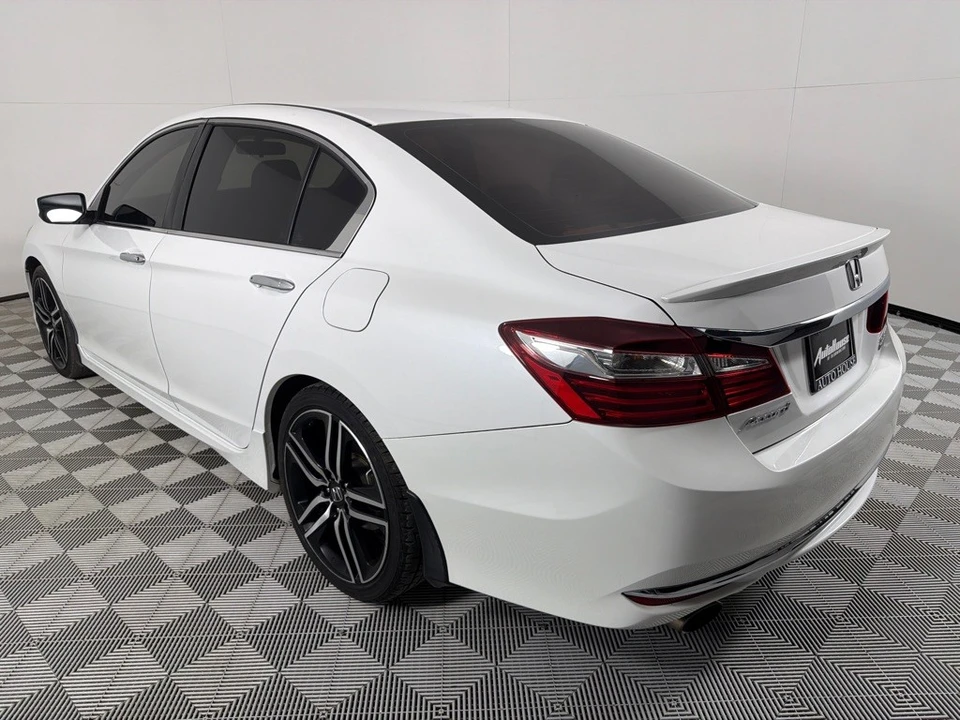 2017 Honda Accord 9th Gen - Image 8 of 12