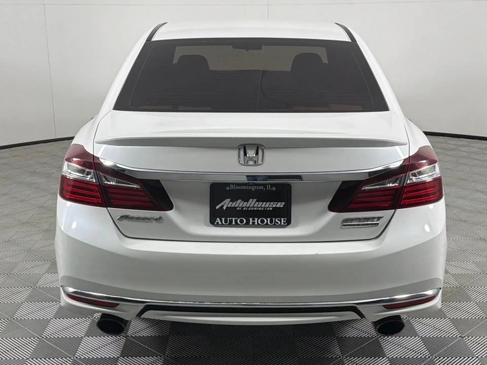 2017 Honda Accord 9th Gen - Image 6 of 12