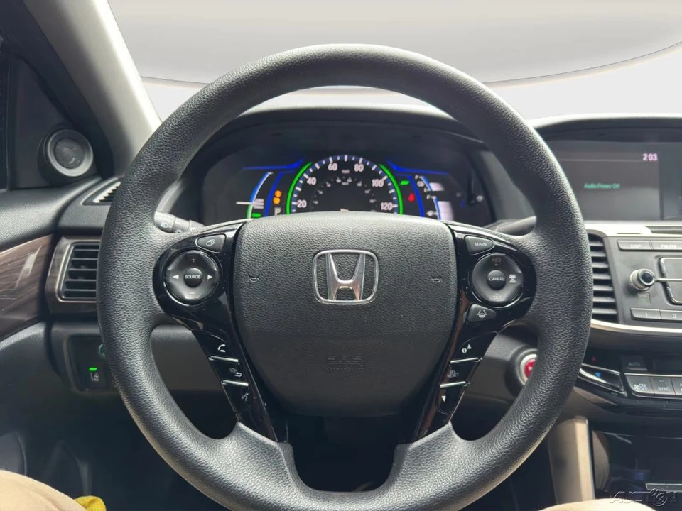 2017 Honda Accord 9th Gen - Image 9 of 21