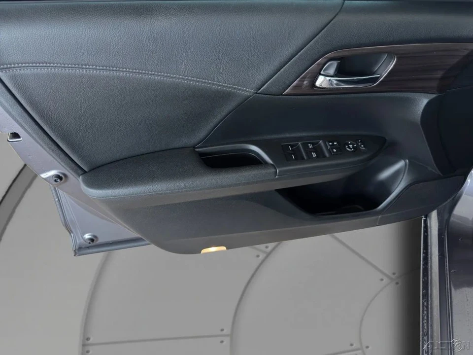 2017 Honda Accord 9th Gen - Image 13 of 21