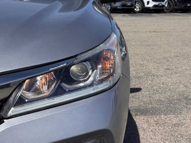 2017 Honda Accord 9th Gen - Image 9 of 12