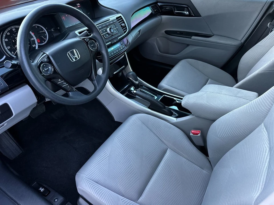 2017 Honda Accord 9th Gen - Image 9 of 12
