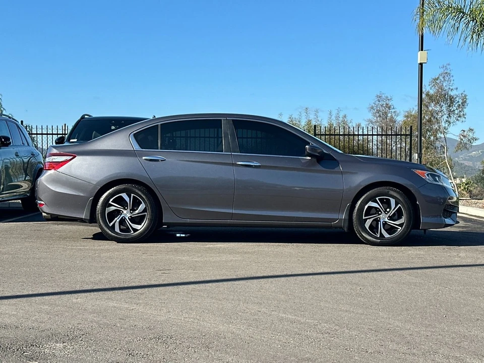 2017 Honda Accord 9th Gen - Image 2 of 12