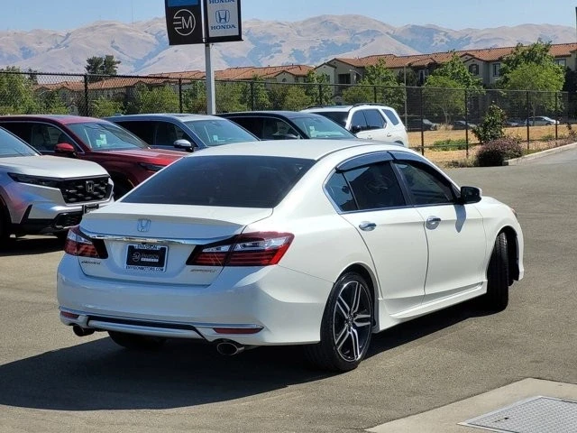 2017 Honda Accord 9th Gen - Image 5 of 12