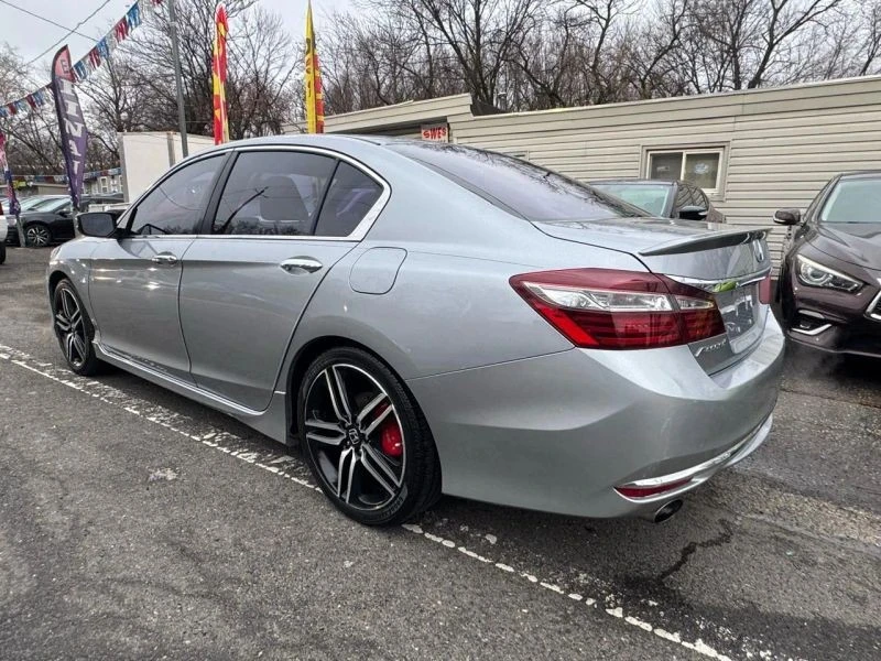 2017 Honda Accord 9th Gen - Image 5 of 12