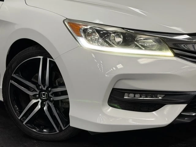 2017 Honda Accord 9th Gen - Image 4 of 12