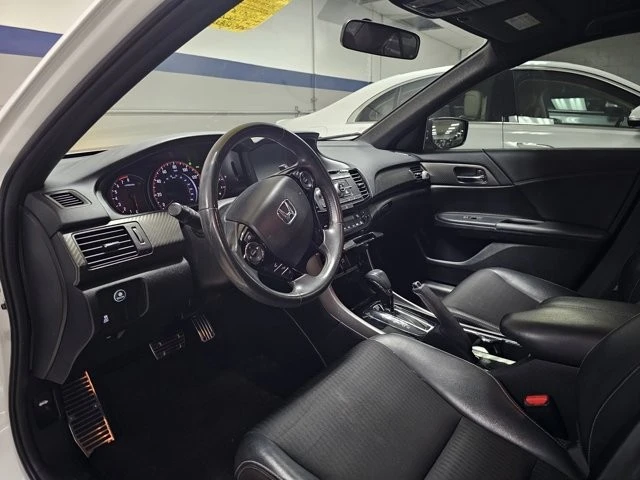2017 Honda Accord 9th Gen - Image 5 of 12