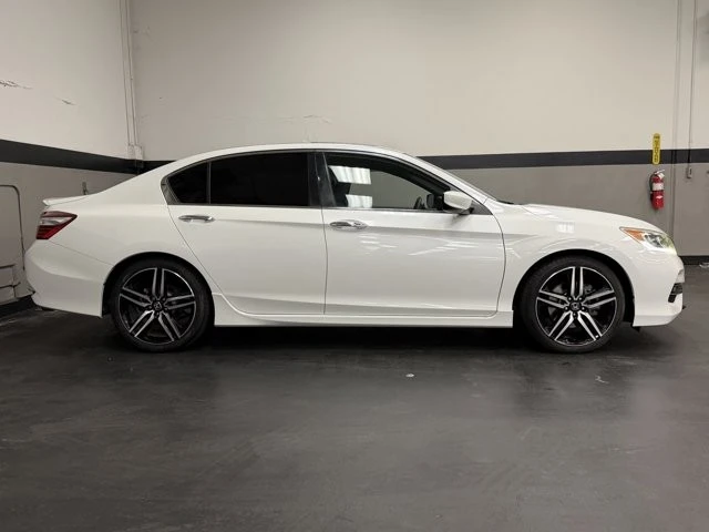 2017 Honda Accord 9th Gen - Image 5 of 12