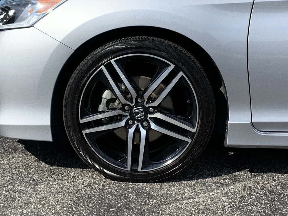 2017 Honda Accord 9th Gen - Image 11 of 12