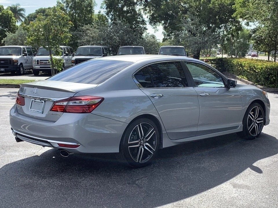 2017 Honda Accord 9th Gen - Image 2 of 12