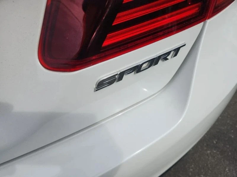 2017 Honda Accord 9th Gen - Image 6 of 12