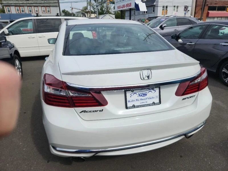 2017 Honda Accord 9th Gen - Image 5 of 12