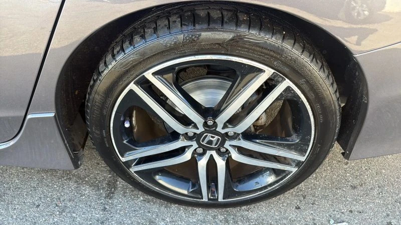 2017 Honda Accord 9th Gen - Image 9 of 12