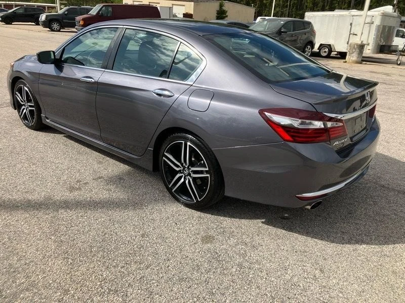 2017 Honda Accord 9th Gen - Image 5 of 15