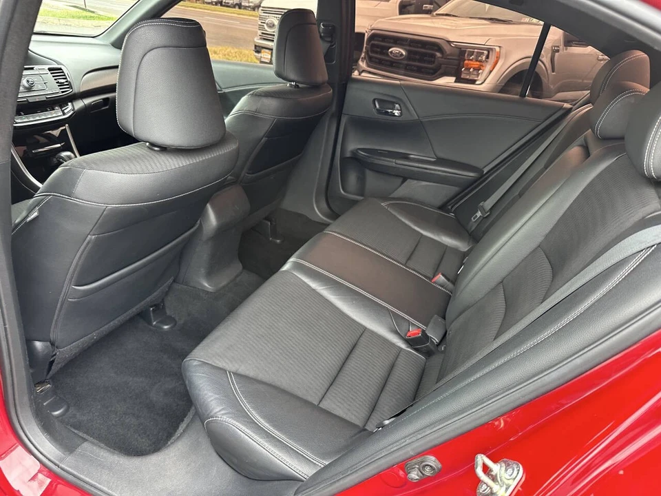 2017 Honda Accord 9th Gen - Image 14 of 21